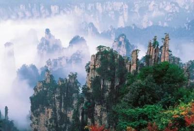張家界四大流量景區(qū)全面實行門票預(yù)約制與限量入園 保障游客最佳游覽體驗
